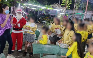 Hoa hậu Khánh Vân tặng quà Giáng sinh cho các em nhỏ tại ngôi nhà OBV