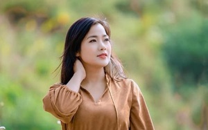 Bất ngờ nhan sắc đời thực của chị gái 'ế' trong 'Lối về miền hoa'