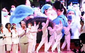 Sao Mai Hiền Anh 'Giữ mãi những nụ cười', tri ân các chiến sĩ áo trắng