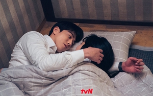 'Tuổi 25, tuổi 21' tập cuối: Khoảnh khắc ngọt ngào của Na Hee Do và Baek Yi Jin trước chia ly