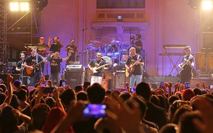 'Bùng cháy' cùng Bức Tường, Hoa Sữa, Desire trong 'Dạ hội cựu sinh viên Thủ đô'