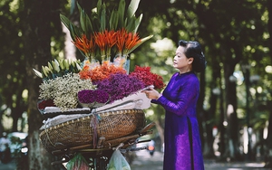 Ca sĩ Khánh Ly nền nã khi diện áo dài của NTK Đức Hùng