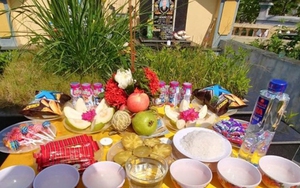 Bài cúng Rằm tháng 7 tại mộ năm 2022 mới nhất