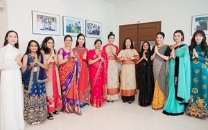 Ngọc Hân cùng dàn người đẹp diễn áo dài tại sự kiện ngoại giao Việt Nam - Ấn Độ