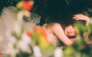 Nhật Hạ 'Bánh mì ông Màu' khoe nhan sắc tuổi 28 trẻ trung và quyến rũ