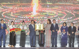 Lễ đón bằng của UNESCO vinh danh 'Nghệ thuật Xoè Thái'