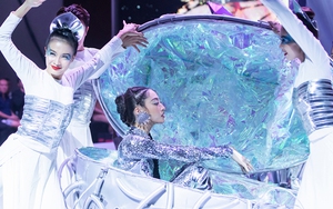 Lương Thuỳ Linh mạo hiểm, Thanh Duy hoá Delilah trong show của NTK Nguyễn Minh Tuấn