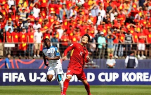 TRÂN TRỌNG: U20 Việt Nam đi khắp sân cảm ơn CĐV sau trận thua U20 Honduras