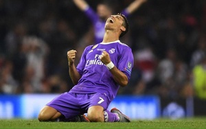 CHÙM ẢNH: Ronaldo quỳ xuống khi vô địch Champions League. Cầu thủ Real rủ nhau... cắt lưới