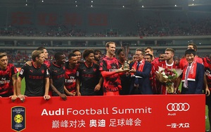 Từ chối nâng cúp, Petr Cech dạy cho đồng đội bài học sâu sắc