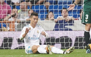 Ronaldo 'trượt vỏ chuối', dứt điểm siêu tệ trong ngày Real thua sốc Betis