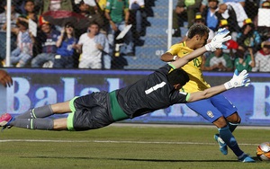 Khiến Neymar tịt ngòi, thủ môn Bolivia trở nên nổi tiếng