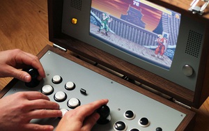 Máy game kiểu dáng vali tích hợp hàng loạt tựa game huyền thoại