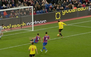 Sao Premier League bỏ lỡ một cơ hội không thể tin nổi