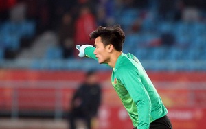 Báo Hàn Quốc ca ngợi màn cản penalty của Bùi Tiến Dũng, tung hô HLV Park Hang Seo