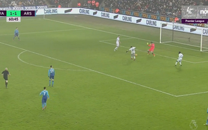 Petr Cech bị chê hết thời sau sai lầm không thể tin nổi trước Swansea