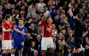 Fan lo lắng vì 'hung thần' của M.U cầm còi ở Chung kết FA Cup