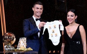 CẬP NHẬT tối 29/4: Ronaldo sắp lên xe hoa. Liverpool tăng lương gấp đôi cho Salah. Ancelotti từ chối tuyển Italy