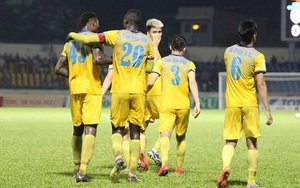 Than Quảng Ninh sảy chân trước FLC Thanh Hóa, Hà Nội 'thừa cơ' tăng tốc