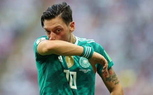 CĐV gọi Oezil là 'tiền vệ vĩ đại', chỉ trích thậm tệ Liên đoàn bóng đá Đức