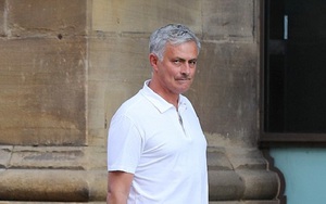 Mourinho về Manchester, không xem Pogba đá trận Chung kết World Cup