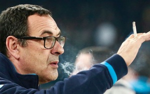 Maurizio Sarri: Nghiện thuốc lá, từng làm ngân hàng và mê bóng đá tấn công tới điên cuồng
