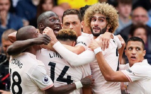 Thày trò Mourinho gặp rắc rối bất ngờ trên đường trở về sau chiến thắng