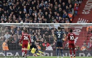 Man City hòa Liverpool, Guardiola xin lỗi Jesus, thừa nhận không biết Mahrez đá 11m cực tệ