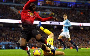 Vấn đề của M.U: Lukaku quá cô đơn trên hàng công