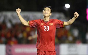 Phan Văn Đức nhận giải Cầu thủ hay nhất trận Việt Nam vs Philippines