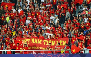 CĐV Việt Nam tới Philippines để cổ vũ cho đội tuyển bằng cách nào?