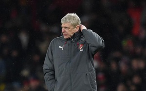 Thua đau Man City, Wenger tức tốc mở cuộc thẩm tra ngay trong phòng thay đồ