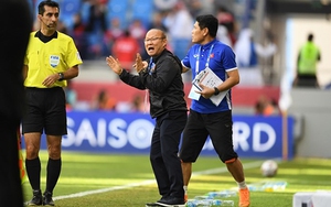 VIDEO: HLV Park Hang Seo, từ nổi đóa với trọng tài tới xoa đầu tiếc rẻ ở trận thắng Jordan