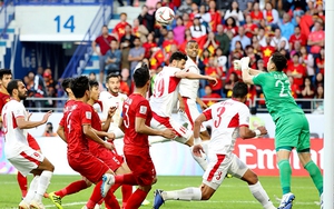 VIDEO: Văn Lâm bắt nhịp cho đồng đội ăn mừng sau khi vào Tứ kết Asian Cup 2019