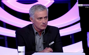 Mourinho chê cầu thủ Real Madrid yếu đuối ở trận thua Barcelona