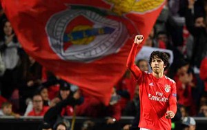 Mục tiêu của MU được fan nữ gửi 'ảnh nóng' sau khi lập hat-trick ở Europa League