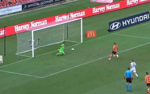 Phát sốt với cầu thủ đầu tiên sút quả 'panenka ảo'