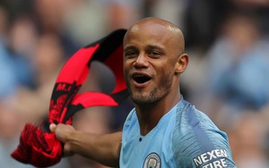 Vincent Kompany nhận tin 'sét đánh' sau thông báo rời Man City