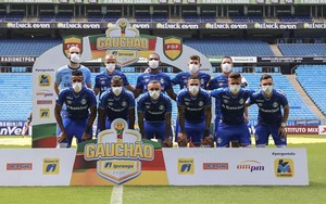 BÓNG ĐÁ HÔM NAY 16/3: Juventus giữ chân Ronaldo. Cầu thủ Brazil đeo khẩu trang phản đối thi đấu