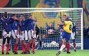 Siêu phẩm sút phạt hình quả chuối của Roberto Carlos: Khi viên đạn bay hình vòng cung