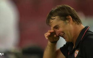 Cựu HLV của Real và Tây Ban Nha bật khóc nức nở sau khi cùng Sevilla vô địch C2