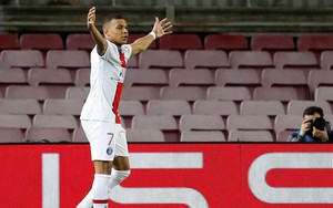 ĐIỂM NHẤN Barcelona 1-4 PSG: Mbappe lại khiến Messi muối mặt. Barca mong phép màu