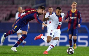 Bị Pique túm áo, Messi và Busquets vây ráp, Mbappe vẫn rực sáng trước Barcelona