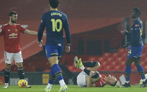 Jankewitz bị chỉ trích vì vào bóng 'ngu ngốc', khiến Southampton thua thảm MU