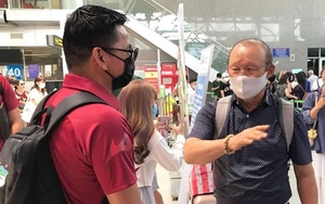 Báo Thái thích thú khi Kiatisak mời HLV Park Hang Seo xem HAGL thi đấu