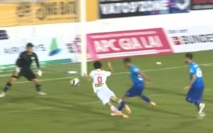 Văn Toàn bị CĐV ví là 'Neymar phiên bản Việt' sau pha ngã kiếm 11m