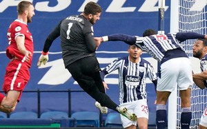 Liverpool: Cộng đồng mạng phát sốt khi thủ môn Alisson ghi bàn thắng vàng