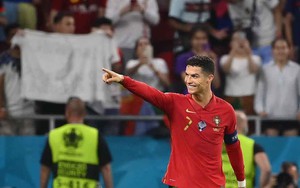Tin EURO 24/6: Ronaldo cân bằng kỷ lục ghi 109 bàn. Báo Anh: 'Mang tuyển Đức tới đây'