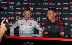 Tin bóng đá MU 10/9: Ronaldo trở về để giành danh hiệu. Poster của MU không có Pogba