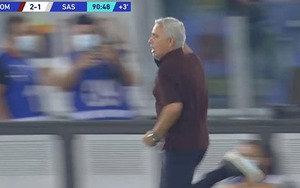 Mourinho chạy khắp sân ăn mừng khi Roma thắng phút bù giờ